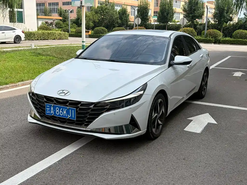 Hyundai Elantra 2023 — фото 2