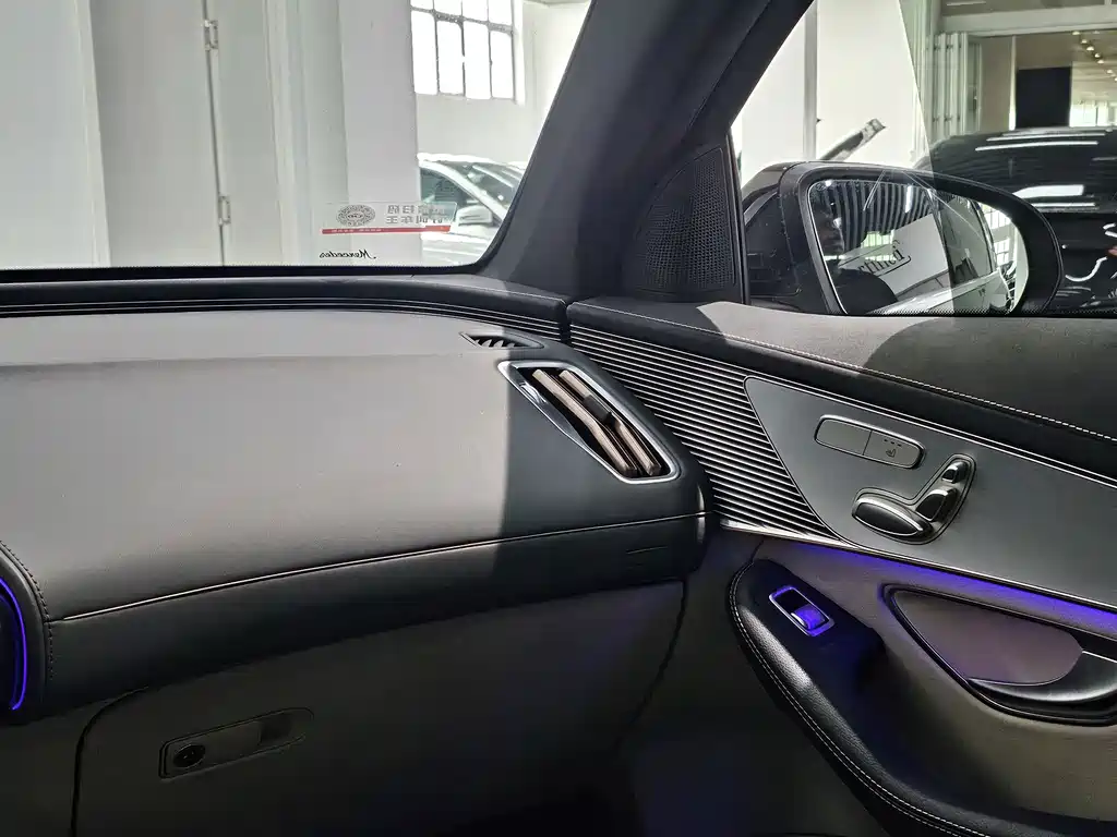 Mercedes-Benz EQC 2022 — фото 12