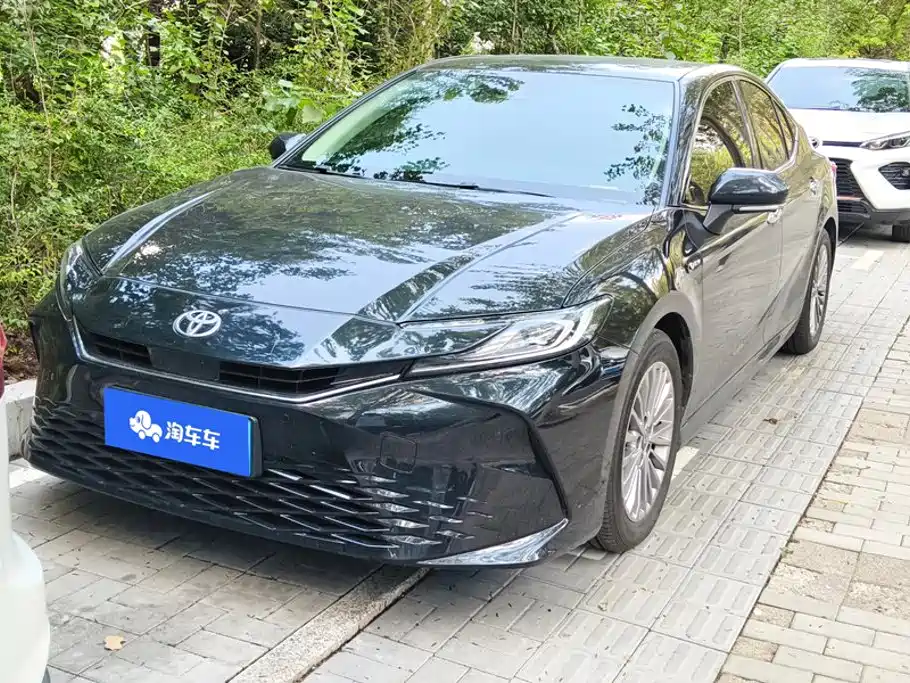 Toyota Camry 2025 — фото 2