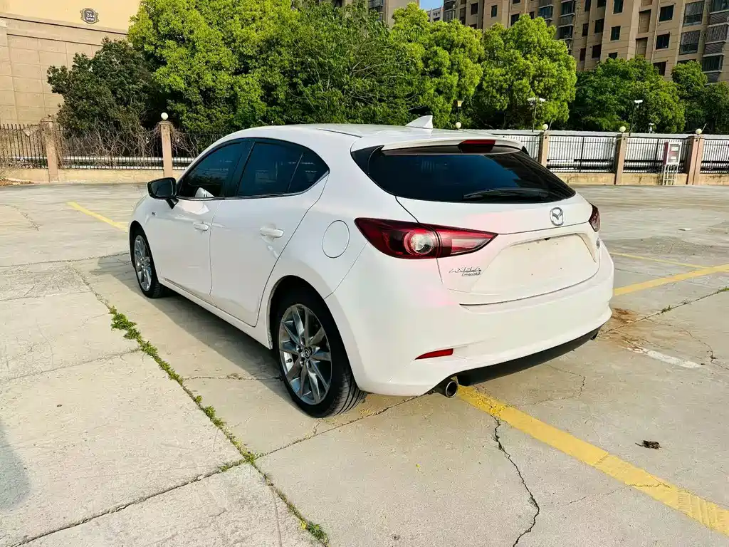 Mazda 3 Axela 2018 — фото 9