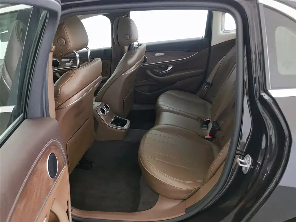Mercedes-Benz E-Class 2022 — фото 15
