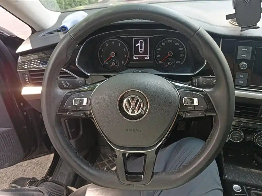 Volkswagen Passat 2019 — фото 15