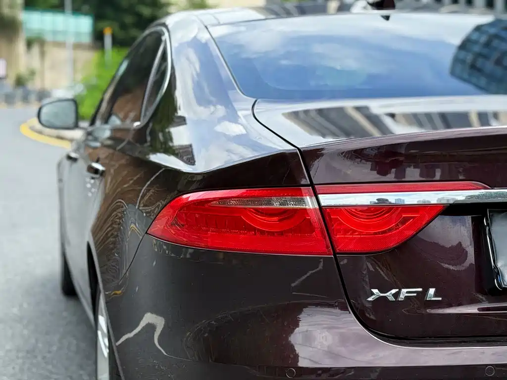 Jaguar XFL 2018 — фото 9
