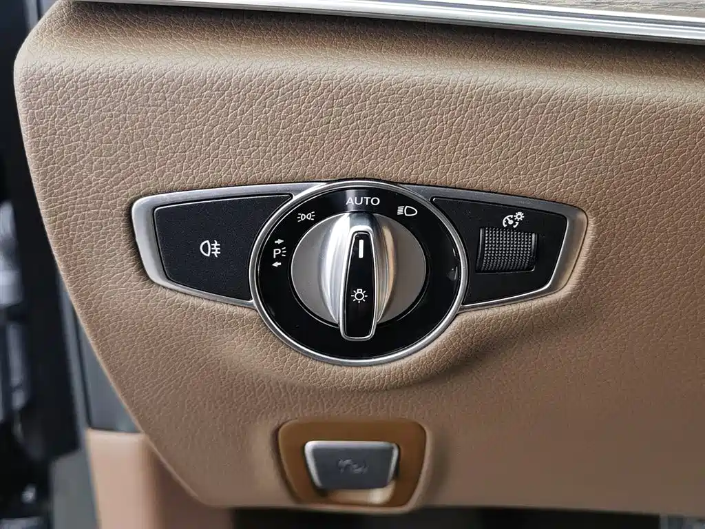 Mercedes-Benz E-Class 2022 — фото 21