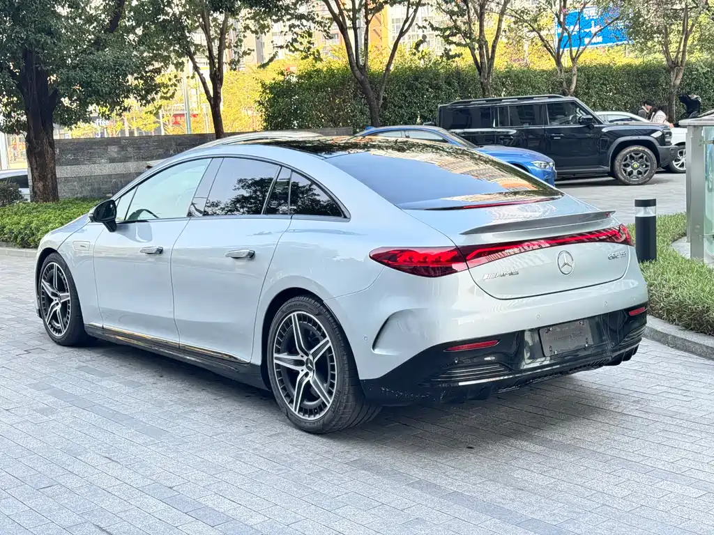 Mercedes-Benz EQE AMG 2023 — фото 4