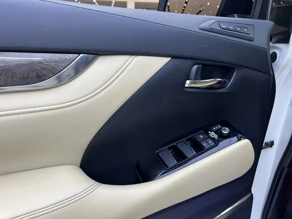 Toyota Alphard 2022 — фото 12