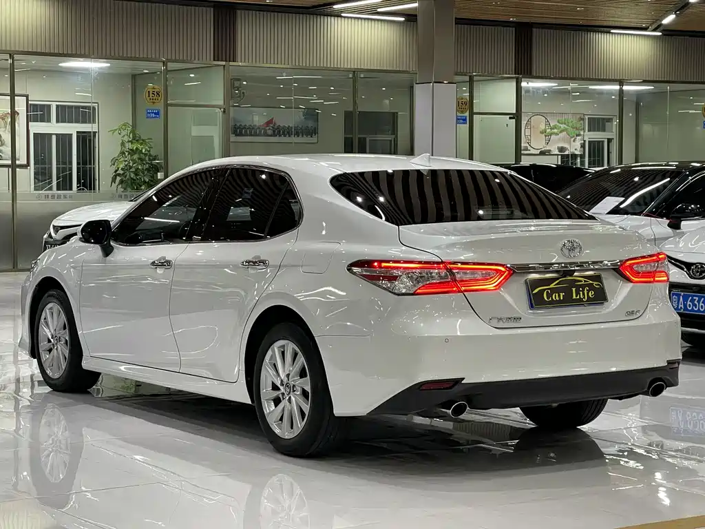 Toyota Camry 2021 — фото 14