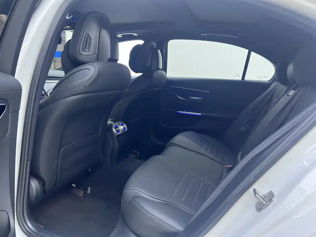 Mercedes-Benz C-Class 2024