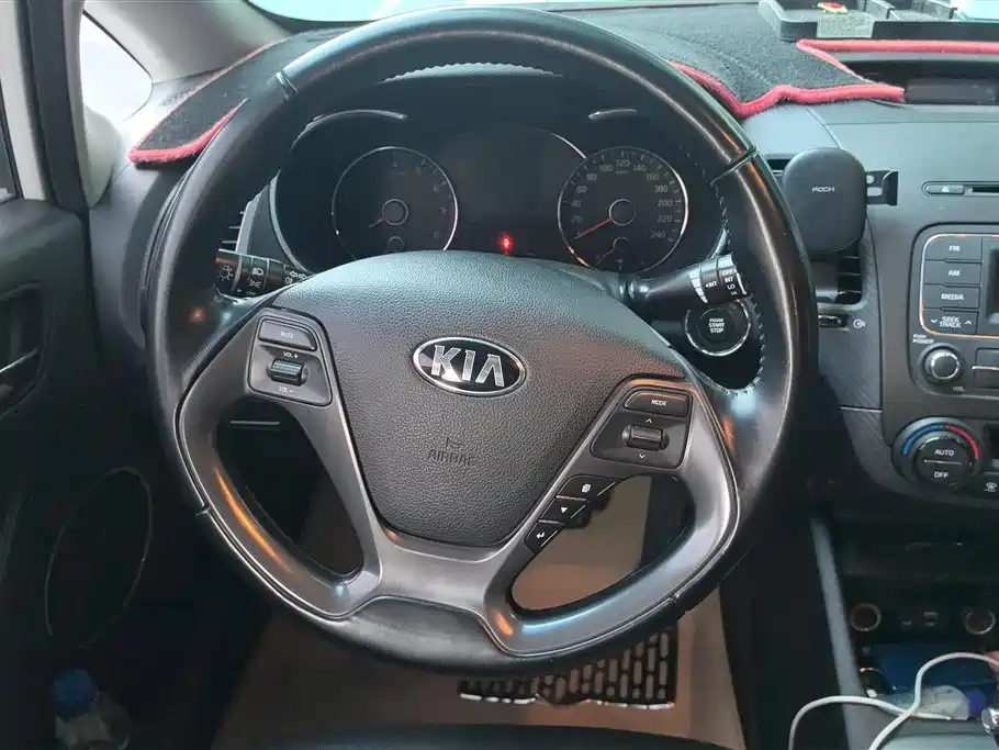 Kia K3 2015 — фото 15
