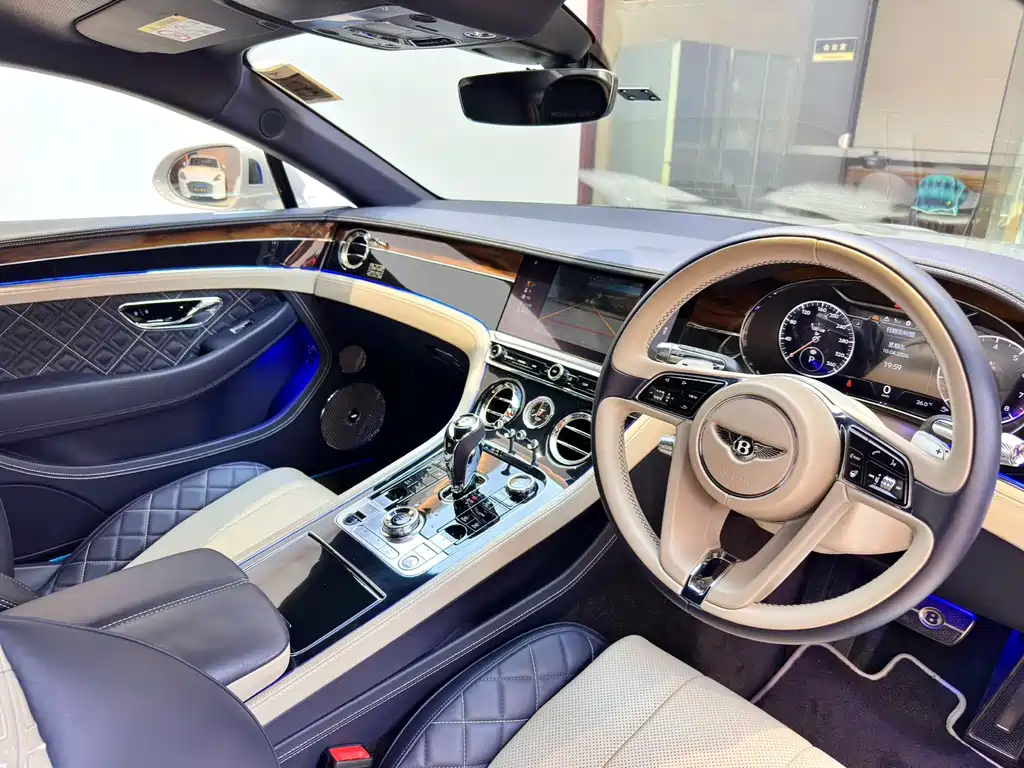 Bentley Continental 2018 — фото 6