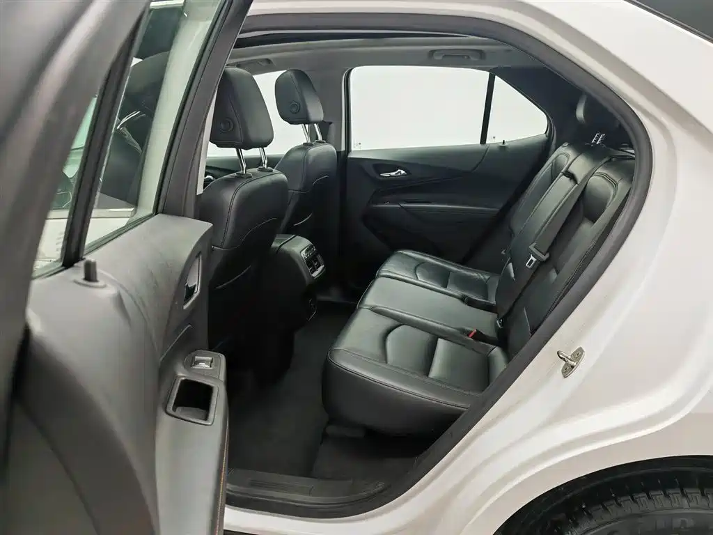 Chevrolet Equinox 2018 — фото 15