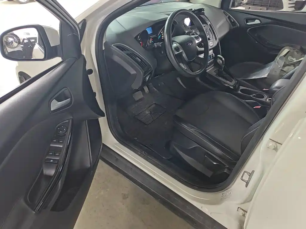 Ford Focus 2015 — фото 16
