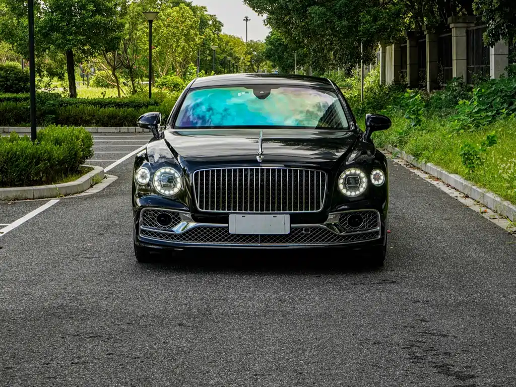 Bentley Flying Spur 2023 — фото 2