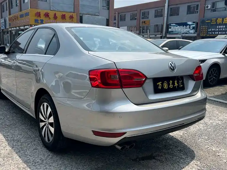 Volkswagen Sagitar 2013