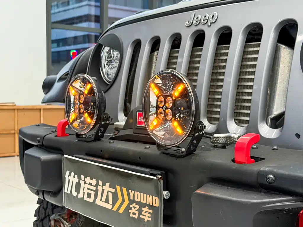 Jeep Wrangler 2015 — фото 9