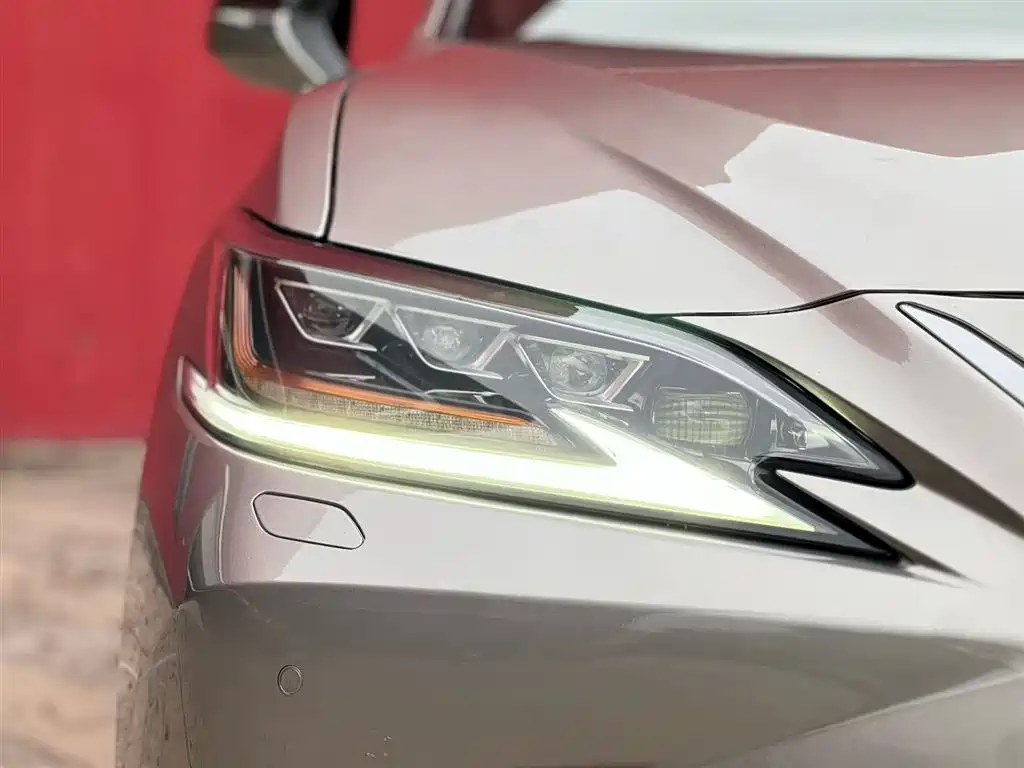 Lexus ES 2021 — фото 9