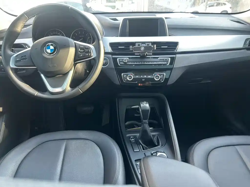 BMW X1 2016 — фото 9
