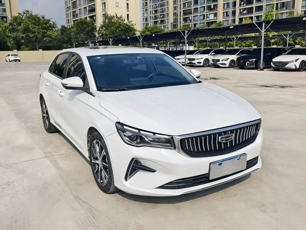 Geely Emgrand 2022