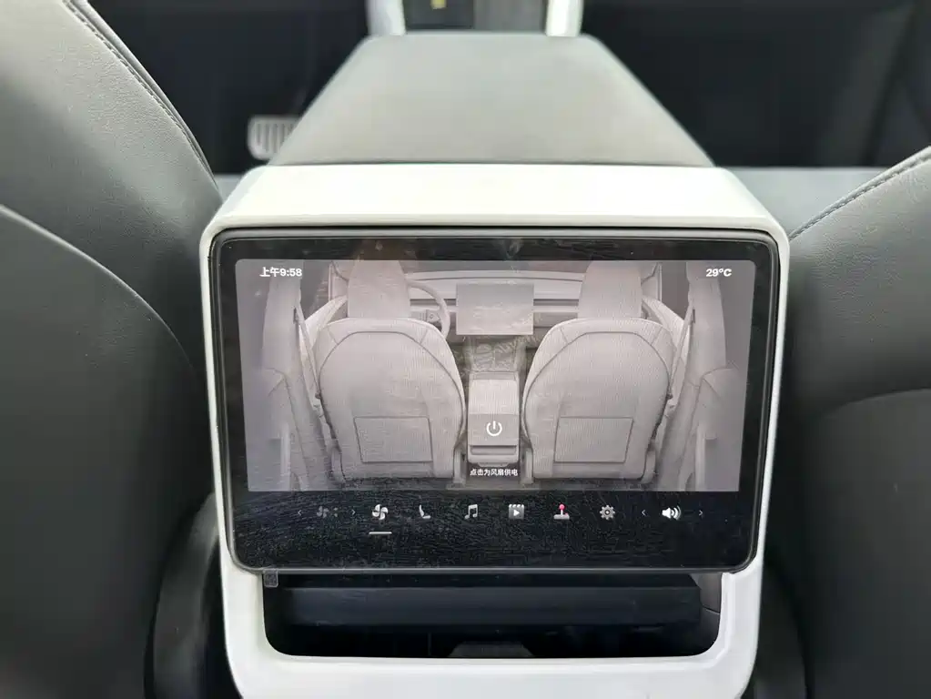 Tesla Model Y 2026 — фото 9