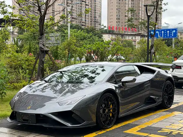 Lamborghini Huracan 2022