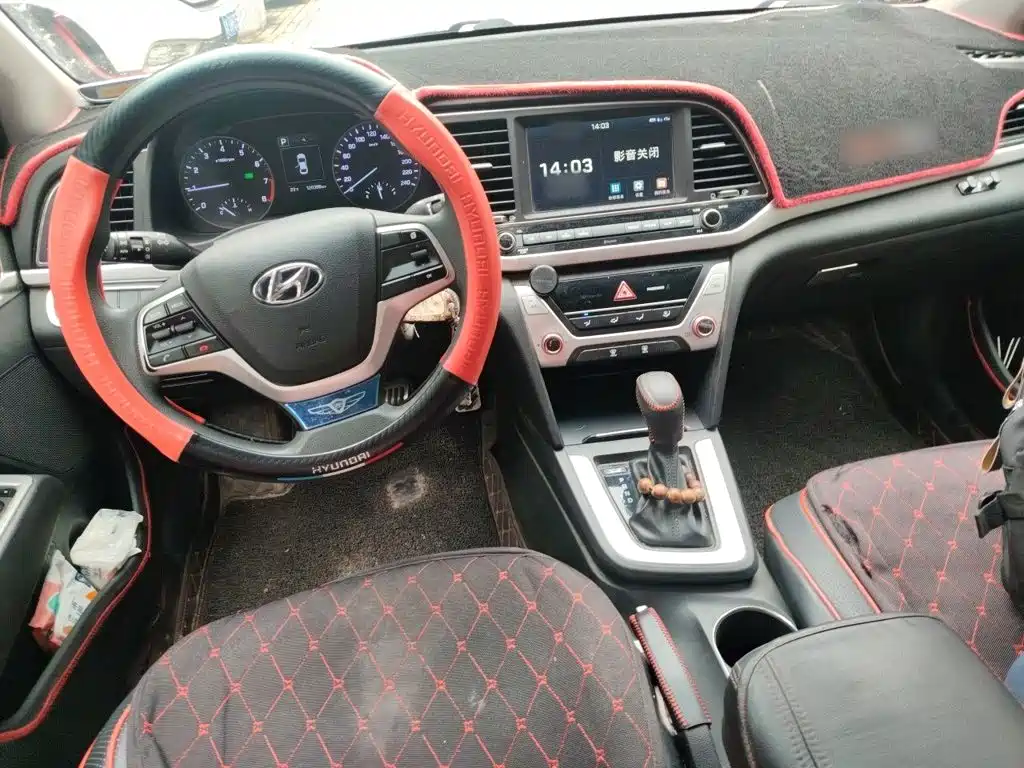 Hyundai Elantra 2017 — фото 12