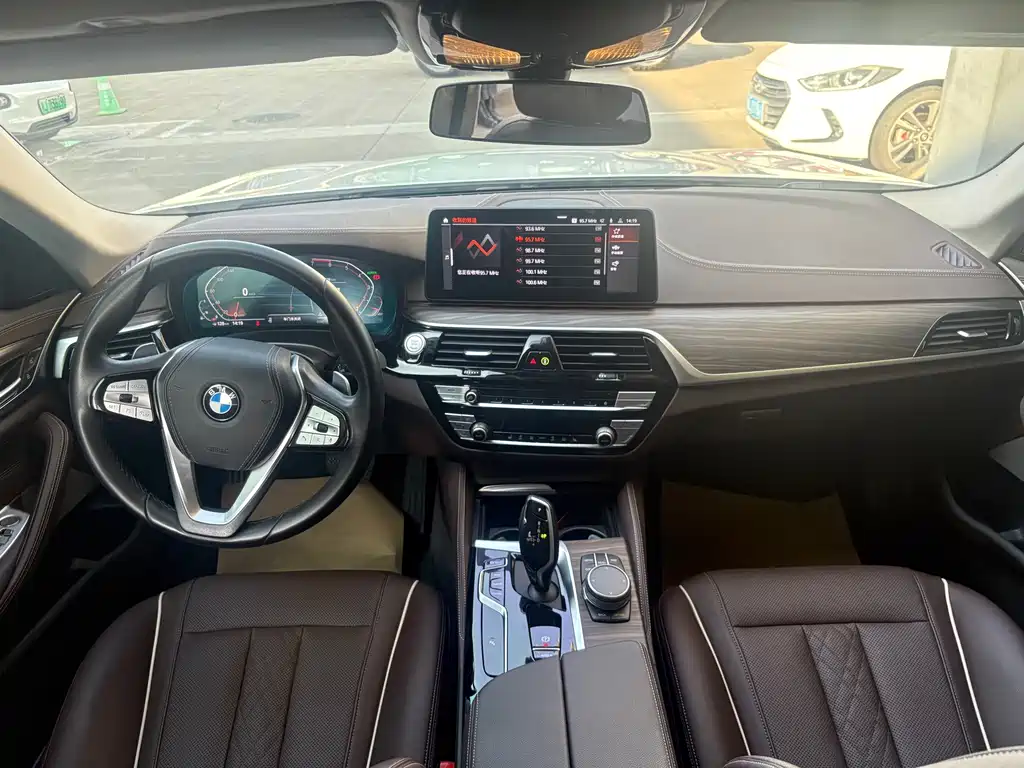 BMW 5 Series 2021 — фото 14