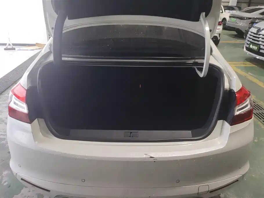 Peugeot 408 2017