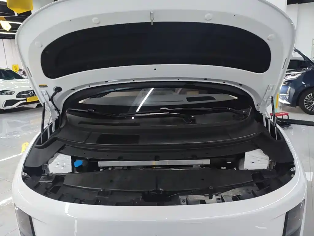 Li Auto i8 2025 — фото 20