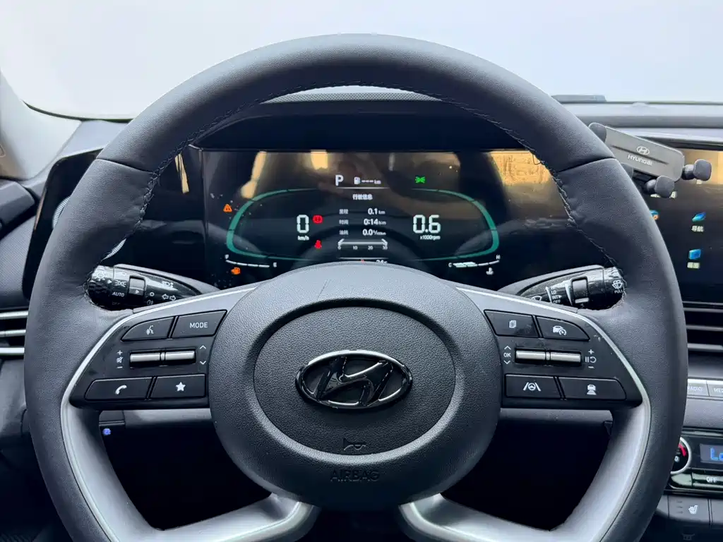 Hyundai Elantra 2023 — фото 15