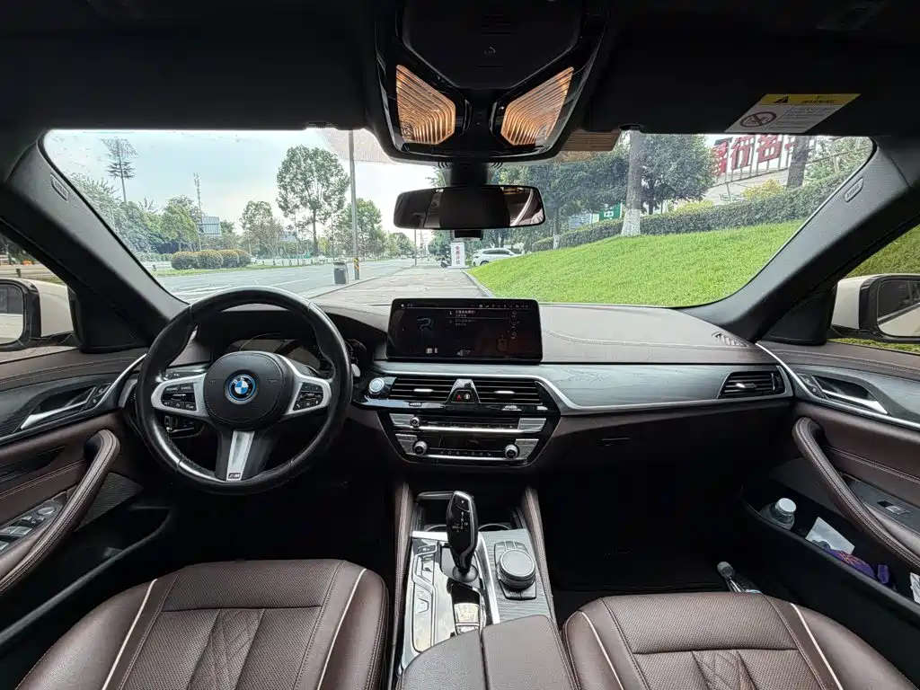 BMW 5 Series New Energy 2022 — фото 13