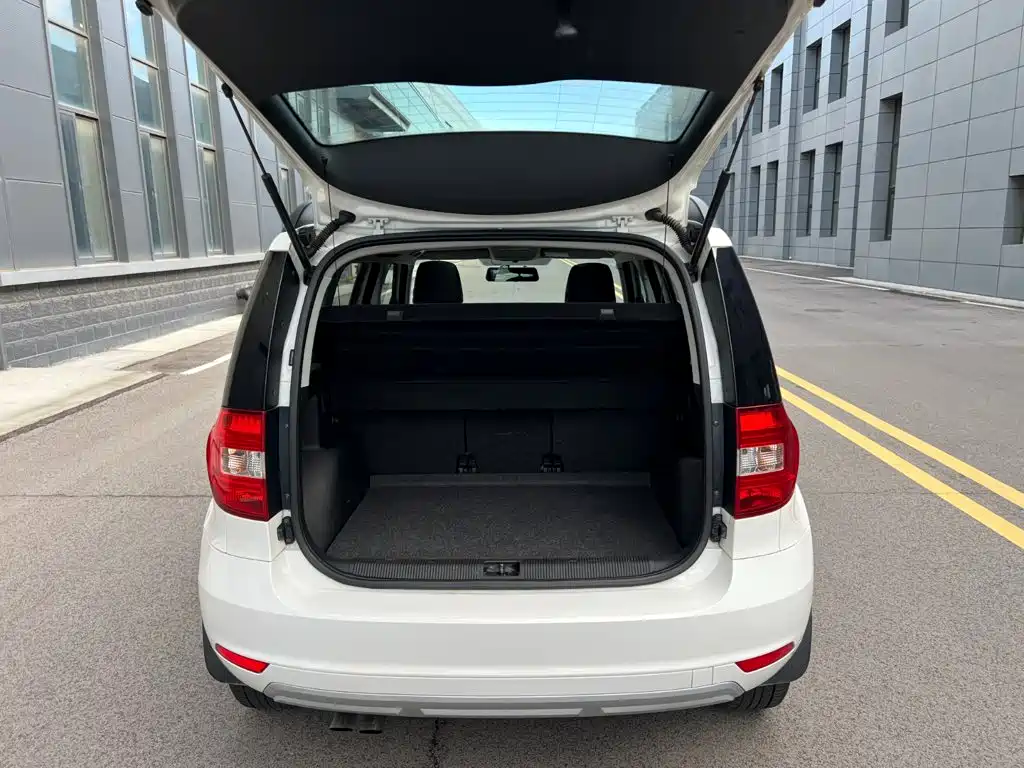 Skoda Yeti 2016 — фото 16