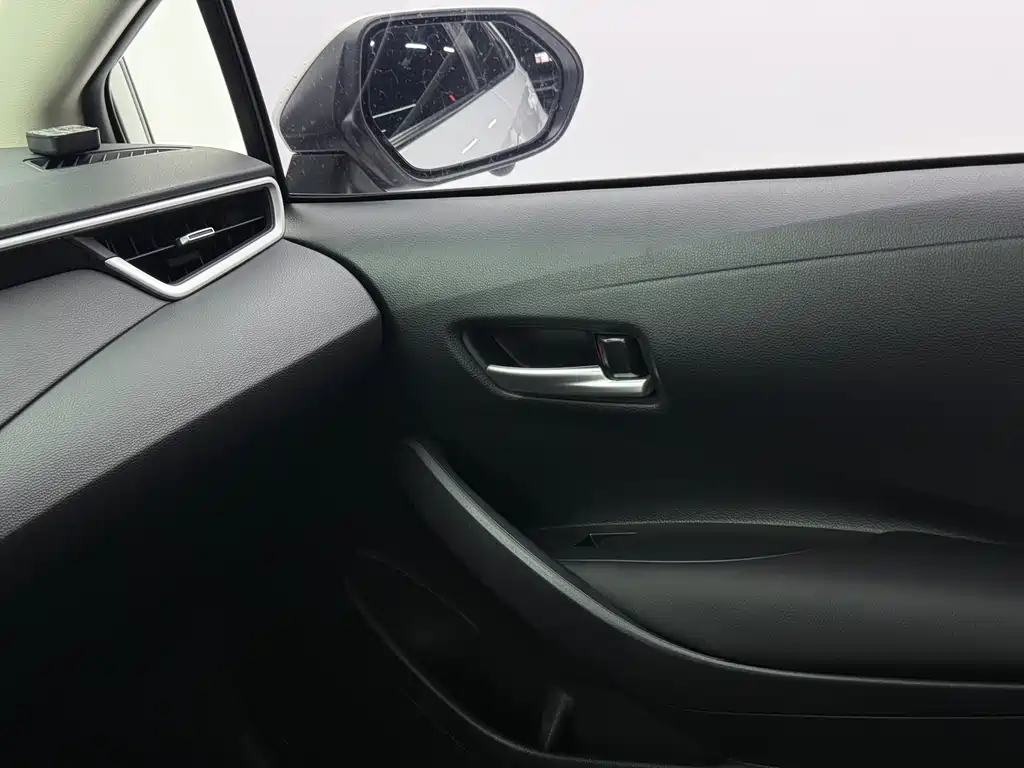 Toyota Corolla 2022 — фото 11