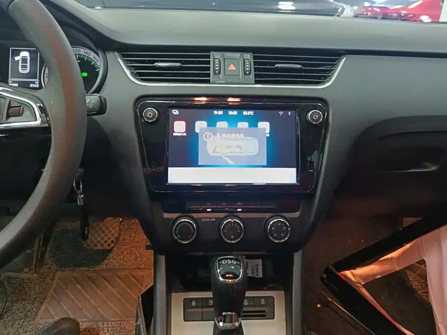 Skoda Octavia 2019 — фото 13