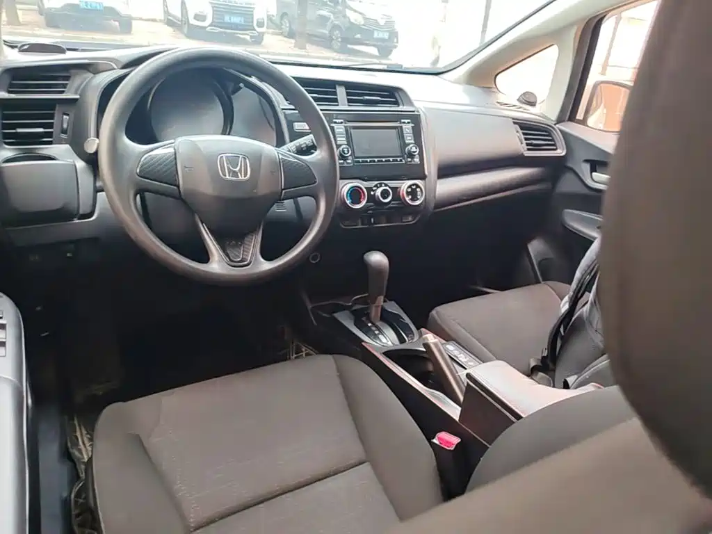 Honda Fit 2018 — фото 10