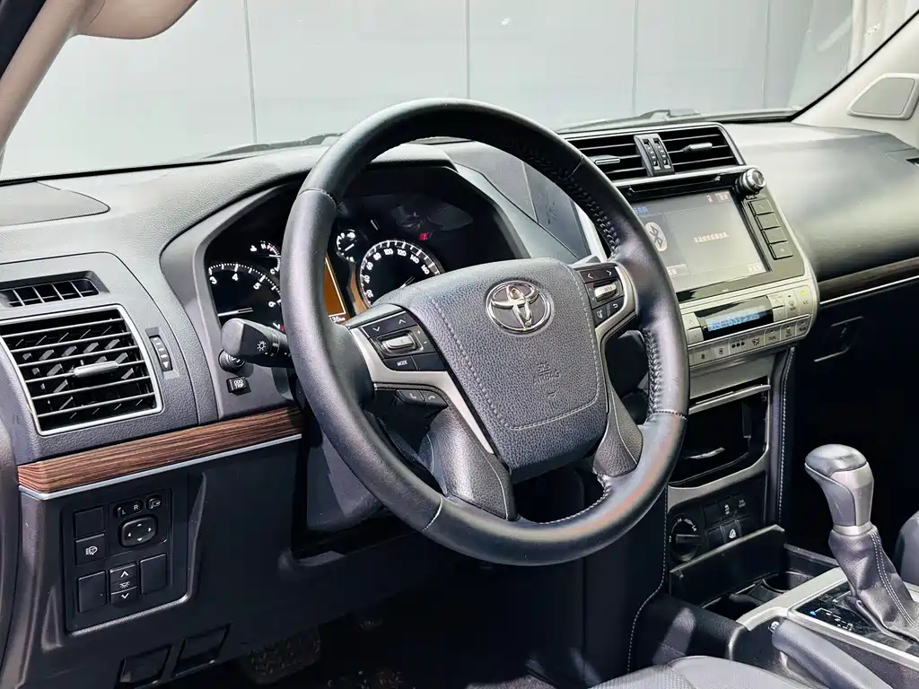 Toyota Prado 2019 — фото 7