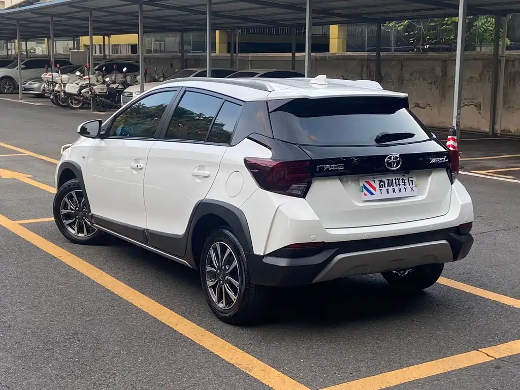 Toyota Yaris L 2023