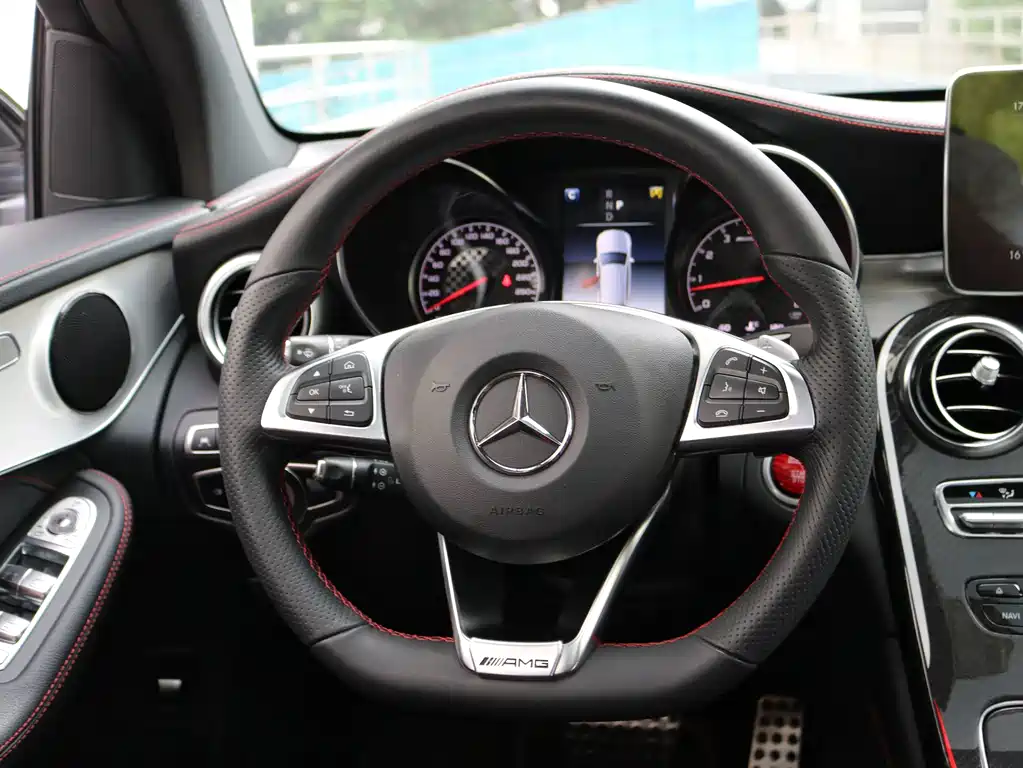 Mercedes-Benz GLC AMG 2019 — фото 14