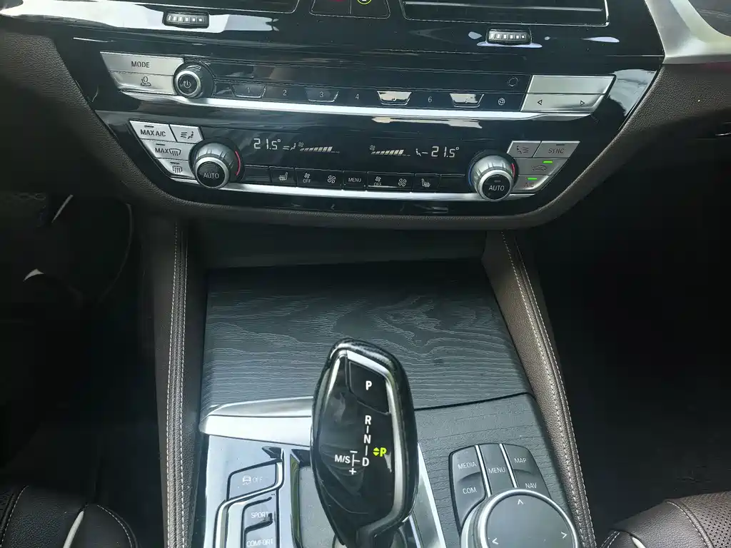 BMW 5 Series 2022 — фото 13
