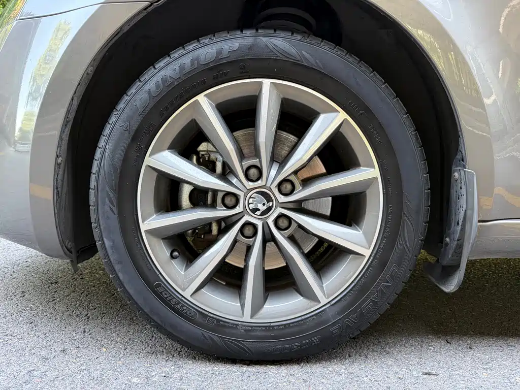 Skoda Octavia 2017 — фото 19