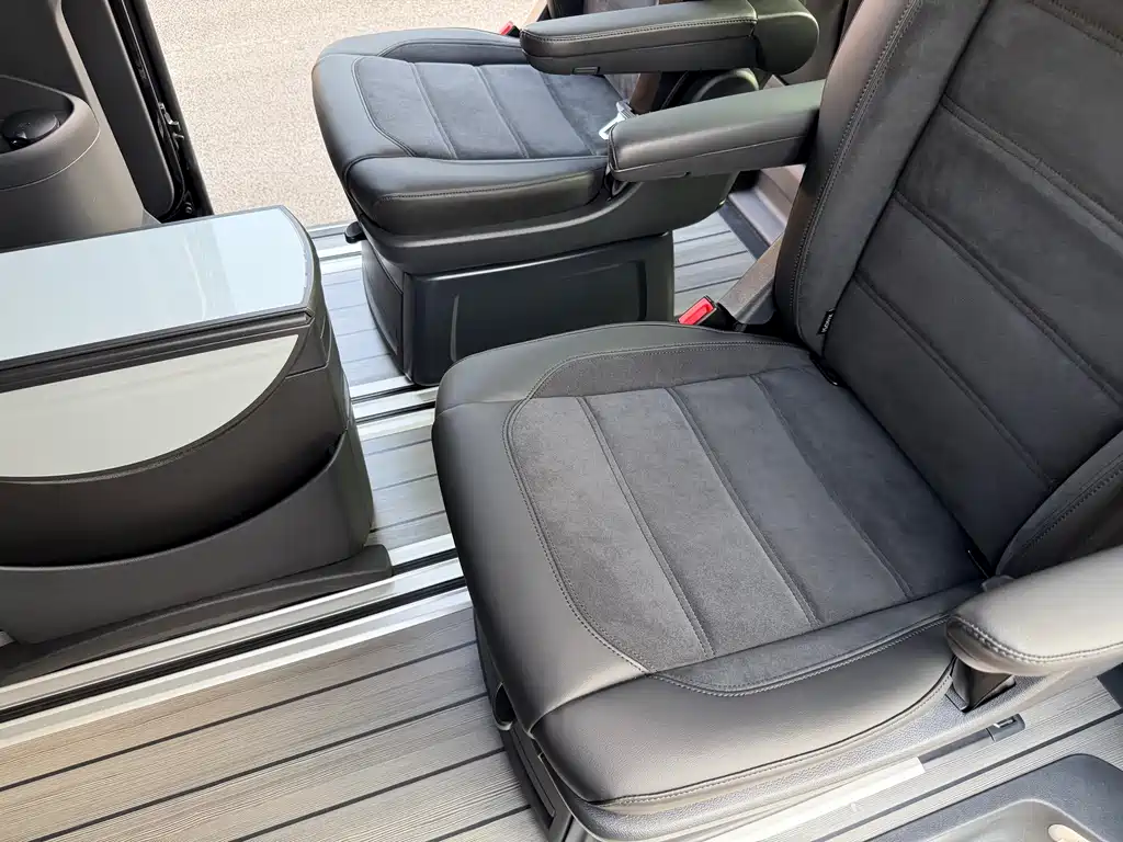 Volkswagen Multivan 2020 — фото 24