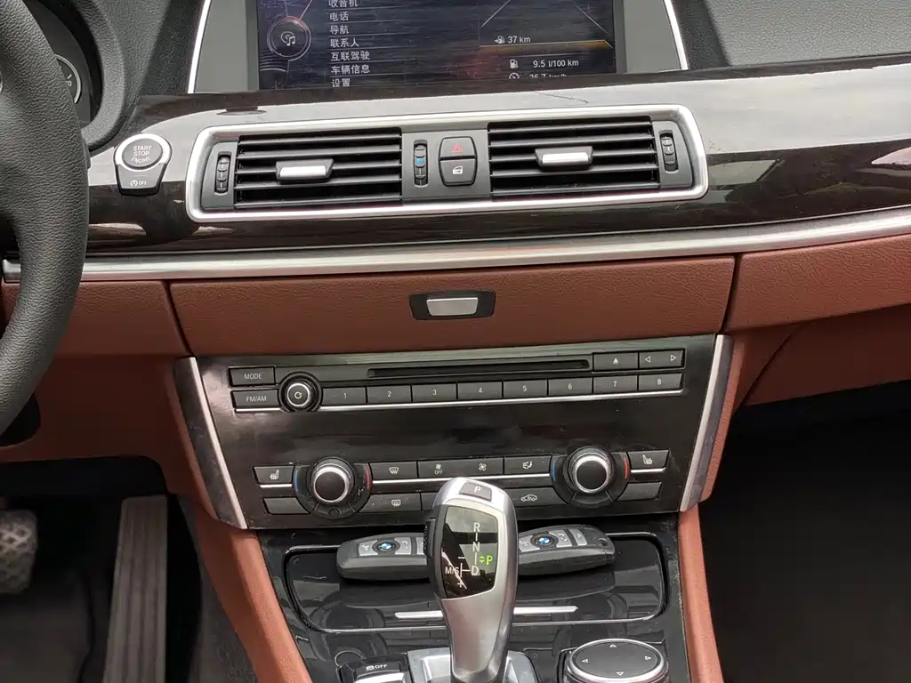 BMW 5 Series GT 2017 — фото 18