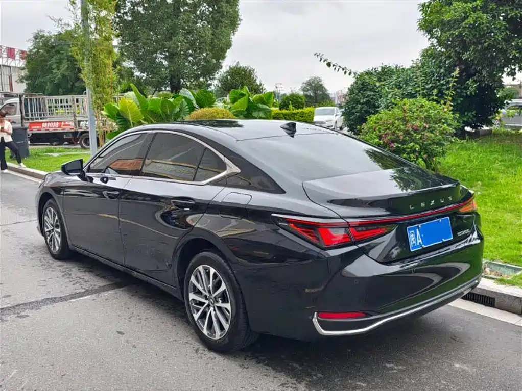 Lexus ES 2026