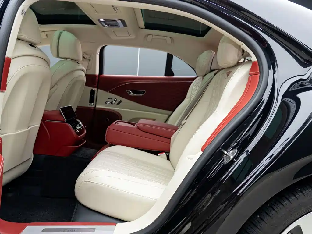 Bentley Flying Spur 2025 — фото 14