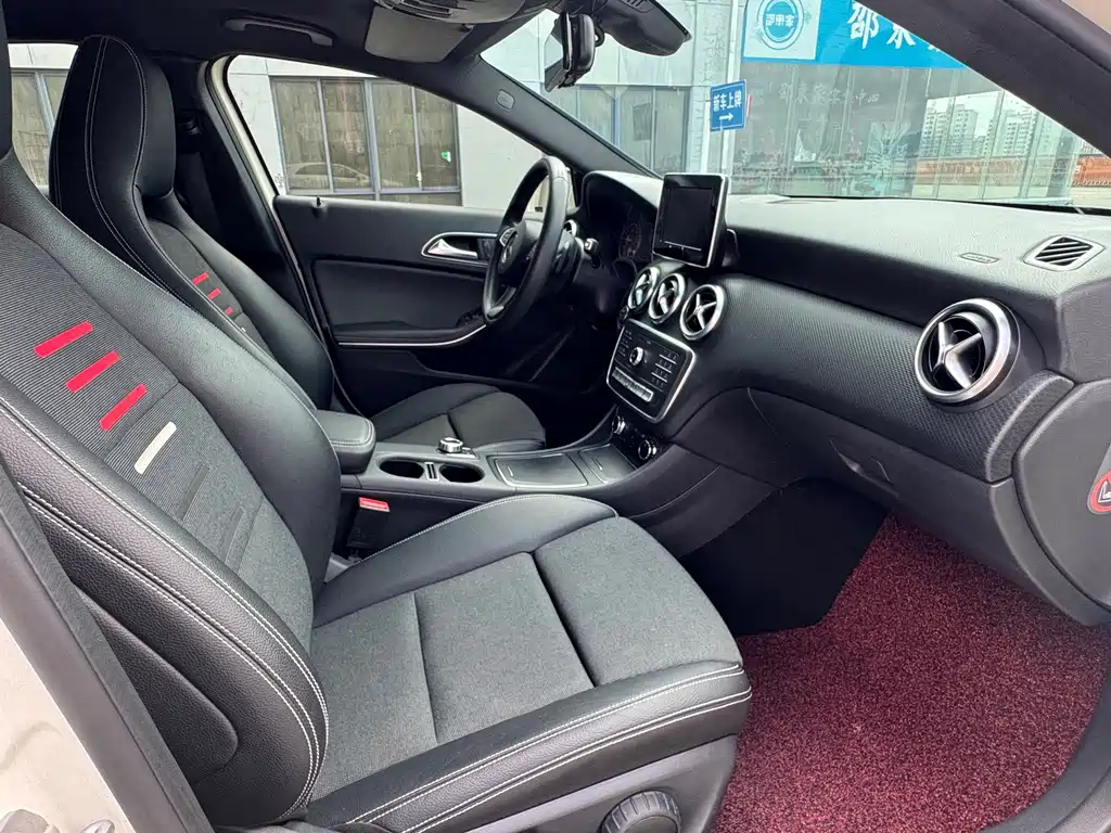 Mercedes-Benz A-Class 2017 — фото 9