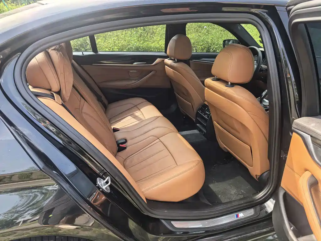 BMW 5 Series 2019 — фото 17