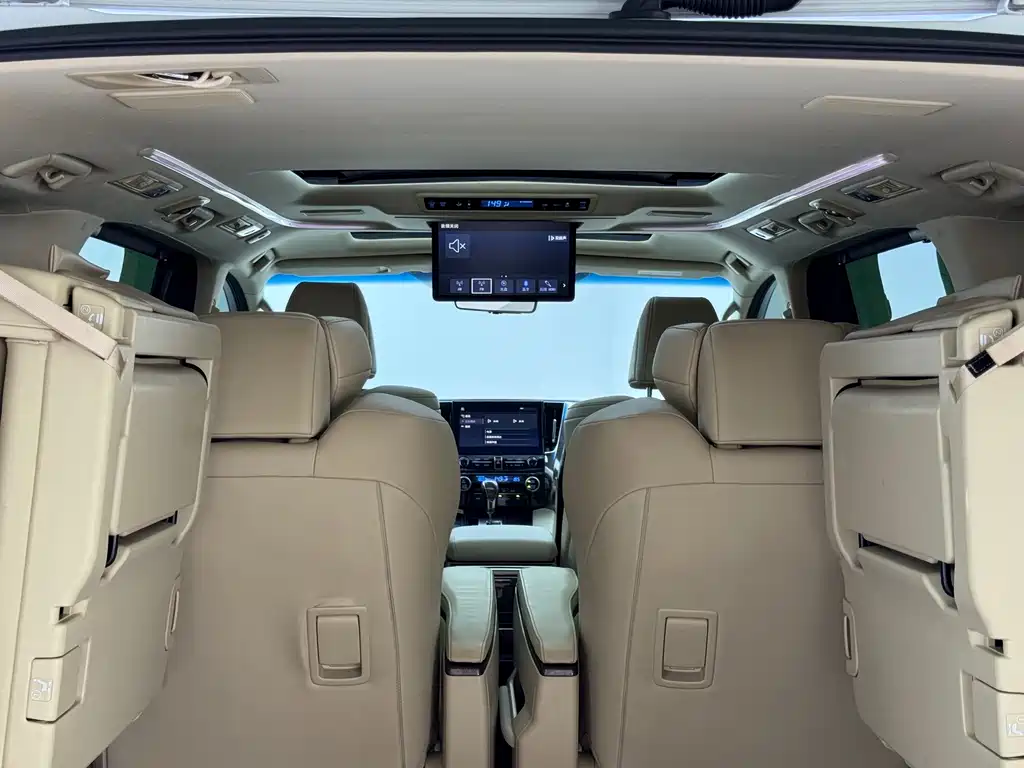 Toyota Alphard 2022 — фото 11
