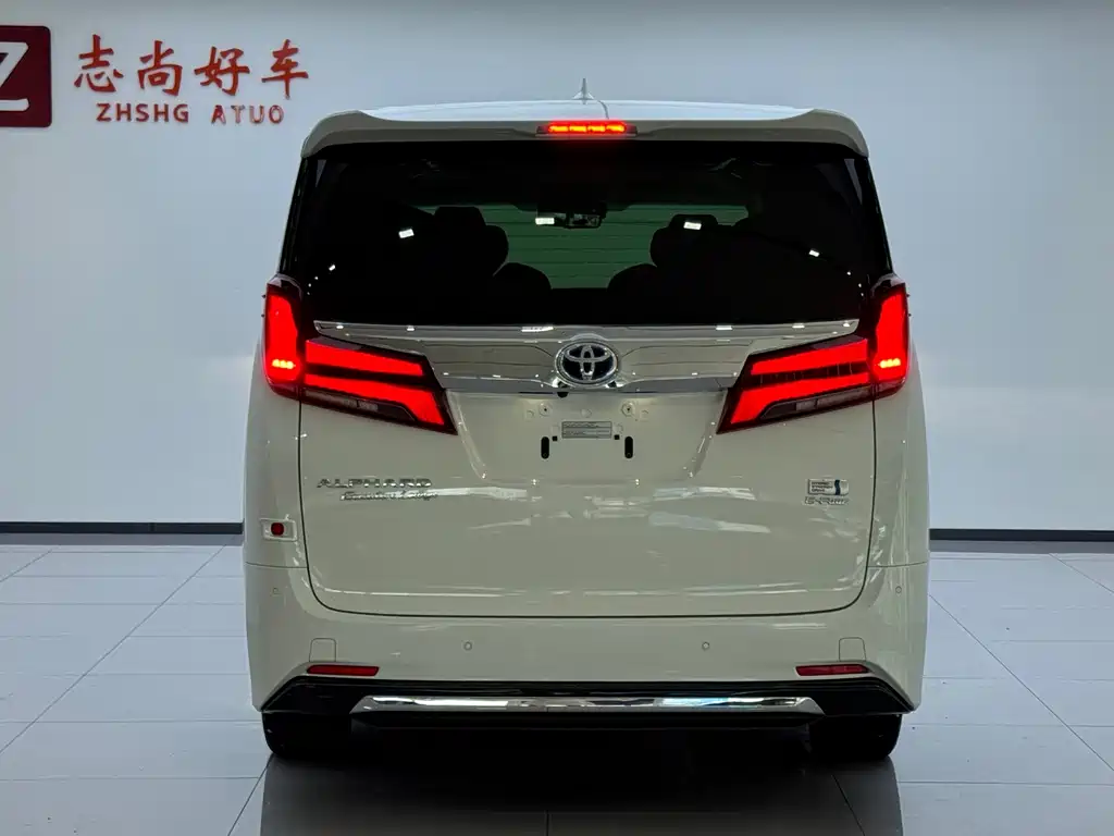 Toyota Alphard 2022 — фото 14