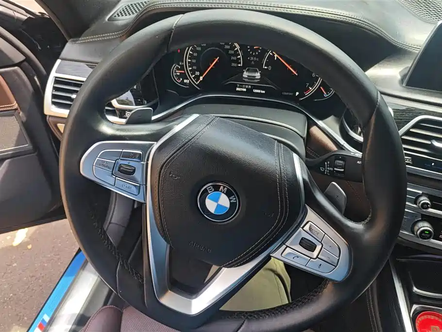 BMW 7 Series 2017 — фото 15