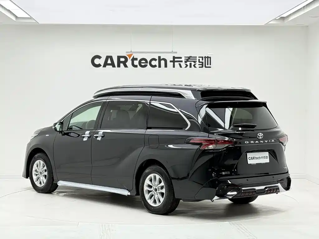 Toyota Granvia — фото 8