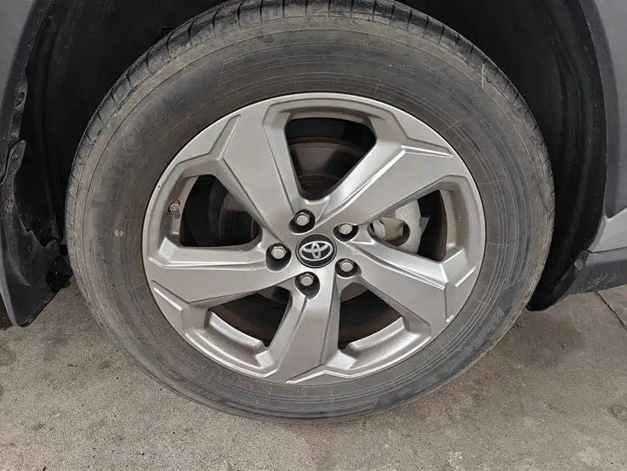 Toyota RAV4 2021